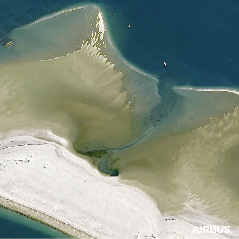 Dune du Pilat, Arcachon Bay area in France at 30cm resolution by Pléiades Neo 4 satellite, copyright Airbus DS 2021