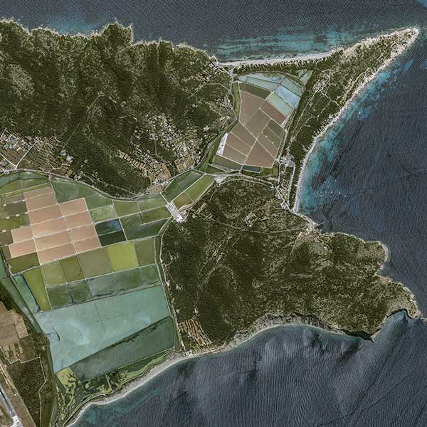 Pléiades Neo satellite image - Balearic Islands’ crystal-clear waters, Ibiza - 30cm resolution